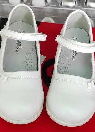 Белые туфли красивые для девочки на каблуке2 фото