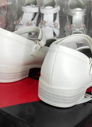 Белые туфли красивые для девочки на каблуке6 фото