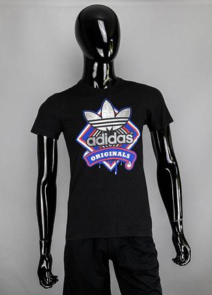 Прикольнаяя хлопковая футболка с большим лого adidas outlet big logo