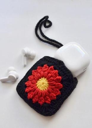 В'язаний чохол-сумочка для навушників "квітка". ручна робота