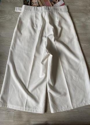 Стильные белые брюки кюлоты4 фото