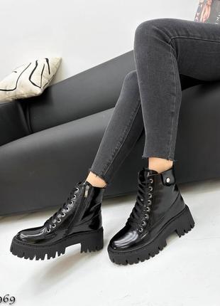 Демісезонні жіночі лакові ботинки чорного кольору, трендові жіночі черевики
