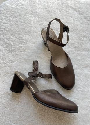 Туфлі на підборах босоніжки з закритим носиком arche france1 фото
