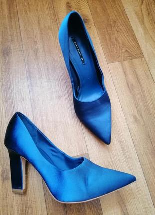 Сині атласні туфлі-лодочки від zara /zara атласные шикарные туфли - лодочки