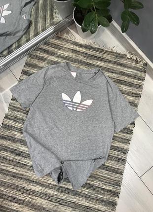 Футболка adidas великий логотип