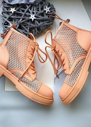 Женские ботинки.