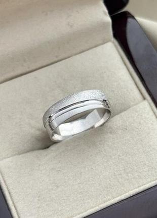 Кольцо обручальное серебряное с матированной поверхностью родированное