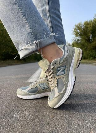 La new balance sales