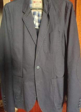 Стильный мужской пиджак, размер. s,,возможно m, в идеальном состоянии