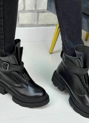 Стильные женские ботинки на платформе натуральная кожа застежка молния цвет черный декор пряжка размер 40 (26