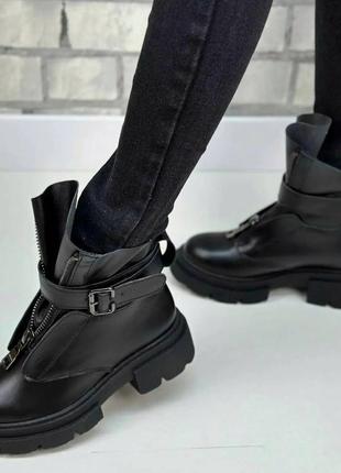 Стильные женские ботинки на платформе натуральная кожа застежка молния цвет черный декор пряжка размер 40 (266 фото