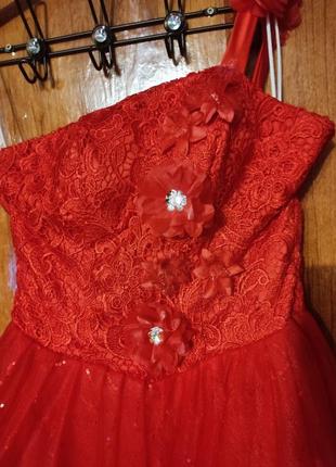 Сукня весільна,пишна, фатинова,червона4 фото