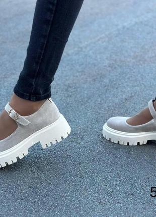 Жіночі натуральні замшеві туфлі бежевого кольору, шкіряні жіночі туфлі з ремінцем6 фото