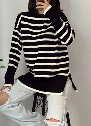 Женский свитер в полоску, с разрезами по бокам, черный4 фото