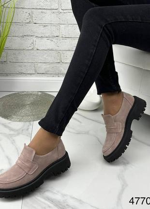 Стильні натуральні замшеві лофери пудрового кольору, комфортні жіночі туфлі3 фото