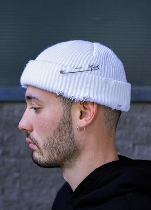 Рвана шапка біні without destroyed біла man