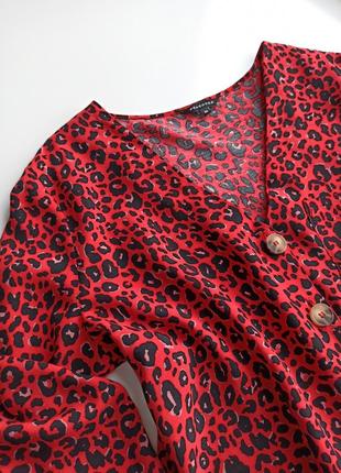 Красивая стильная красная блуза в модный анималистичный принт 100% вискоза4 фото