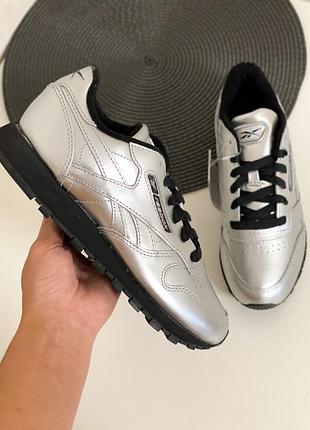 Нові кросівки reebok