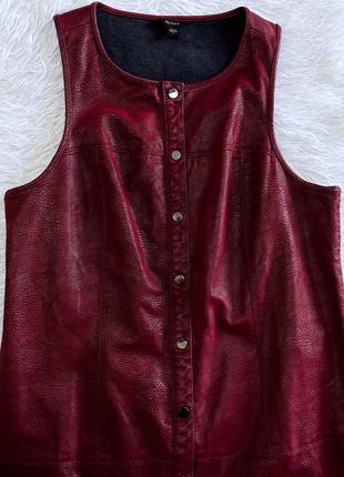 Бордовое кожаное платье-сарафан guess6 фото