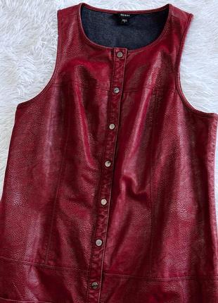 Бордовое кожаное платье-сарафан guess2 фото