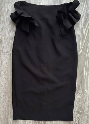Черная строгая юбка с объемными боками