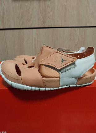 Літні кросівки  бренду  nike jordan оригінал