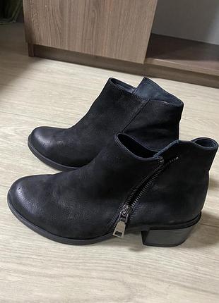 Женские ботинки