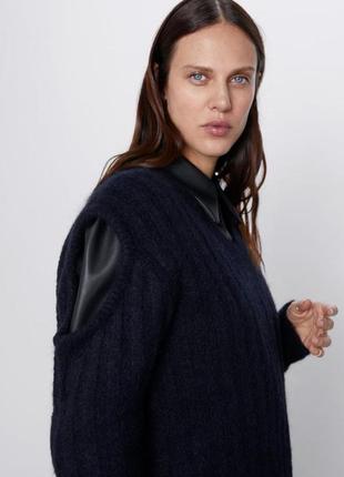 Теплий в'язаний светр з v-вирізом та отворами на рукавах maat h&m🔥5 фото