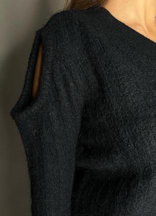 Теплий в'язаний светр з v-вирізом та отворами на рукавах maat h&m🔥6 фото