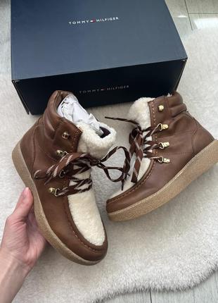 Новые кожаные ботинки Tommy hilfiger на шнуровке