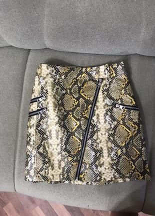 Крутая и эффектная юбка под кожу питона высокая посадка талия bershka5 фото