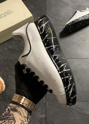 Шикарные кроссовки alexander mcqueen white black .4 фото