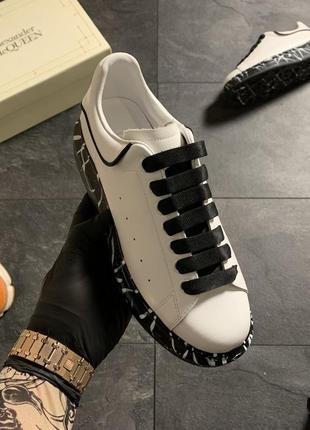 Шикарные кроссовки alexander mcqueen white black .5 фото