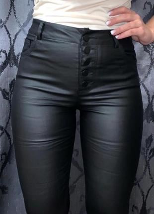 Черные кожаные джинсы с напылением экокожи