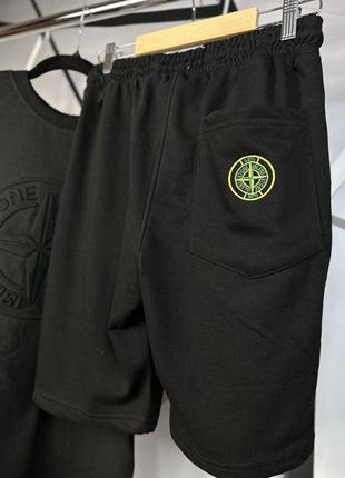 Костюм чоловічий stone island, футболка та чорні шорти з патчем2 фото