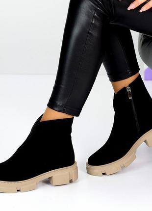 Демісезонні жіночі замшеві ботинки чорного кольору, трендові жіночі ботинки низький хід