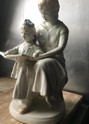 Статуетка»перша книга» 2