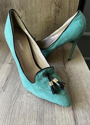 Стильные зеленые туфли с косточками5 фото