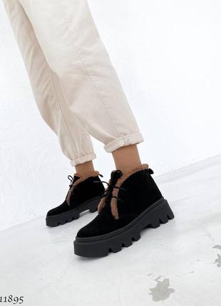 Черные натуральные замшевые зимние короткие низкие ботинки на шнурках шнуровке толстой подошве с мехом замша зима9 фото