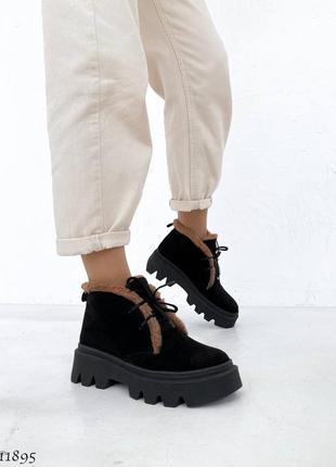 Черные натуральные замшевые зимние короткие низкие ботинки на шнурках шнуровке толстой подошве с мехом замша зима8 фото