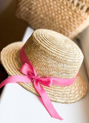 Соломенная шляпа канотье с розовой лентой