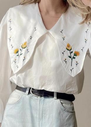 Блуза з обʼємним коміром із вишивкою