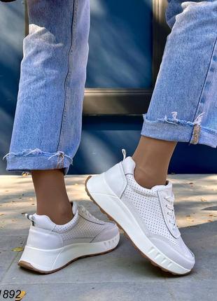 Женские стильные белые кроссовки из натуральной кожи5 фото
