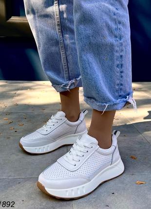 Женские стильные белые кроссовки из натуральной кожи2 фото