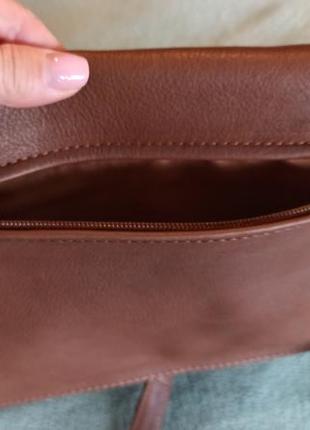 Отличная сумочка кросс - боди из натуральной воловьей кожи.8 фото