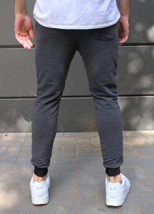Серые спортивные штаны на манжетах6 фото