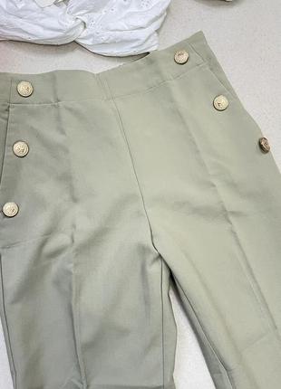 Брюки брюки с золотистыми пуговицами. zara.2 фото