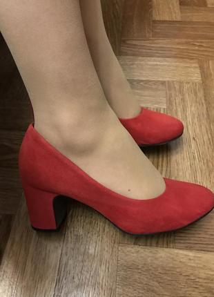 Шикарні туфлі червоного кольору!5 фото