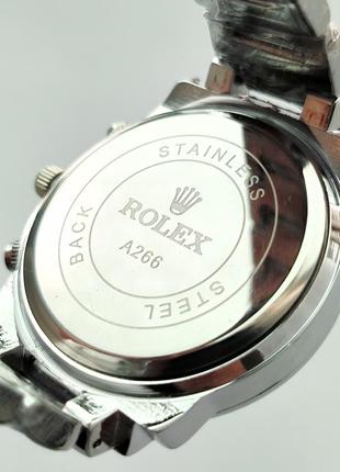 Женские серебристые наручные часы с рифленым браслетом, отображение даты4 фото