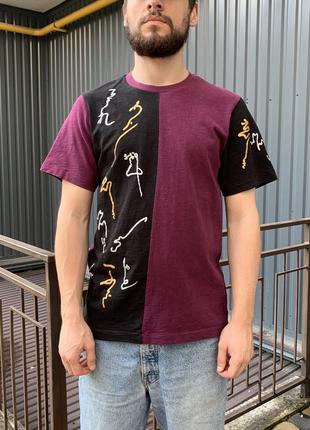 Колорблок футболка uniqlo с абстрактными символами иероглифами япония h&m arket cos m l3 фото
